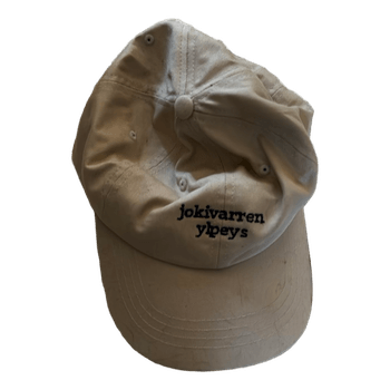 Beige lippalakki kirjailulla