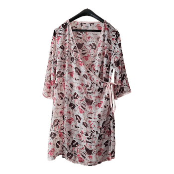 Gør dig strand klar med disse Rosa slåom-kjole Kimono