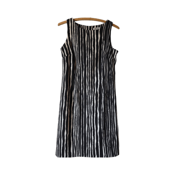 Musta-valkoinen raidallinen mekko