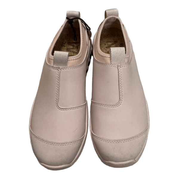 Pink Woden slip-on shoes