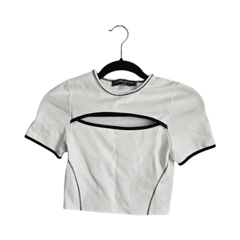 Valkoinen cut-out crop top