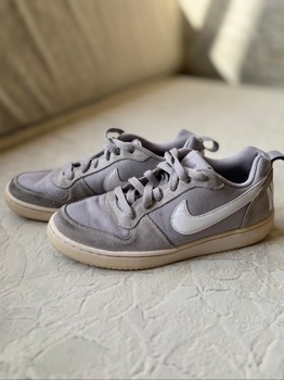 Pelēki Nike sporta apavi