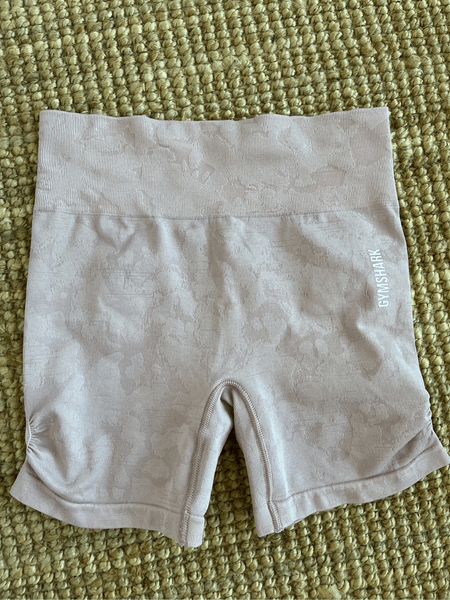 Vaaleanpunaiset gymshark shortsit