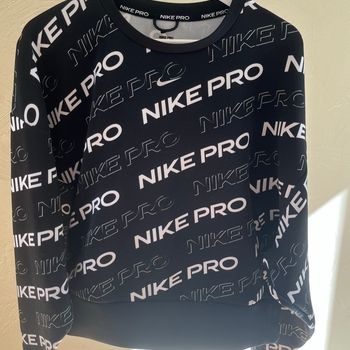 Musta Nike Pro collegepaita