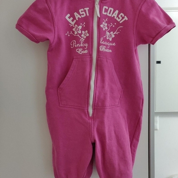 pinkki hupullinen jumpsuit