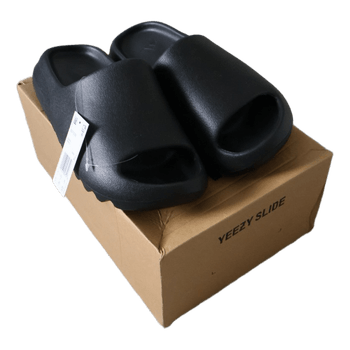 Mustat Adidas Yeezy SlideAdidas Yeezy Slide Black (Onyx) BNWT – Box included