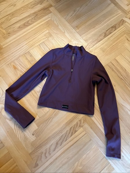Purple ribbed zip top