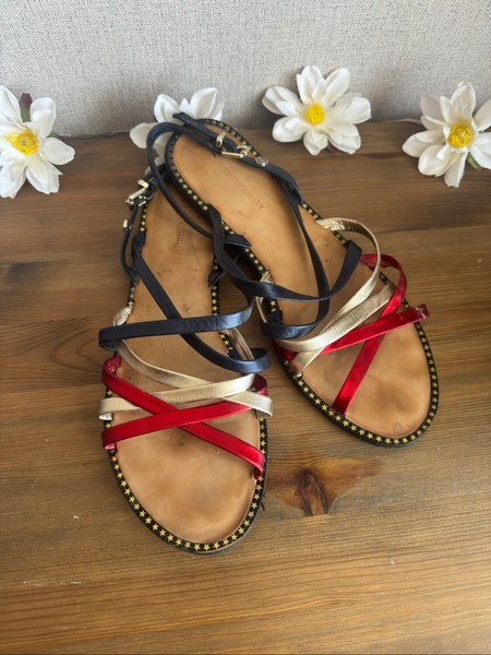 Tommy Hilfiger nahksandaalid