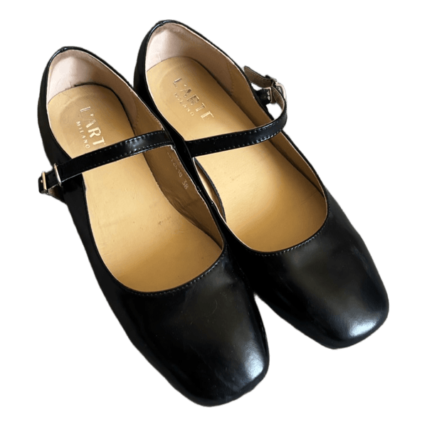 Black Mary Jane shoes