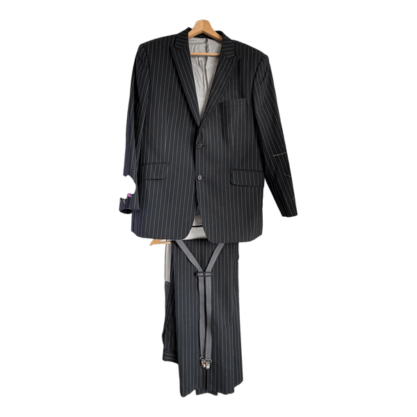 Batistini pinstripe suit juhlapuku/ koko 104