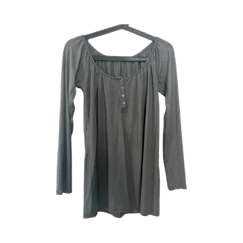 Harmaa pitkähihainen paita