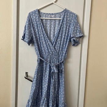 Sininen mekko s
