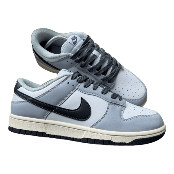 Nike Dunk Low sneakers