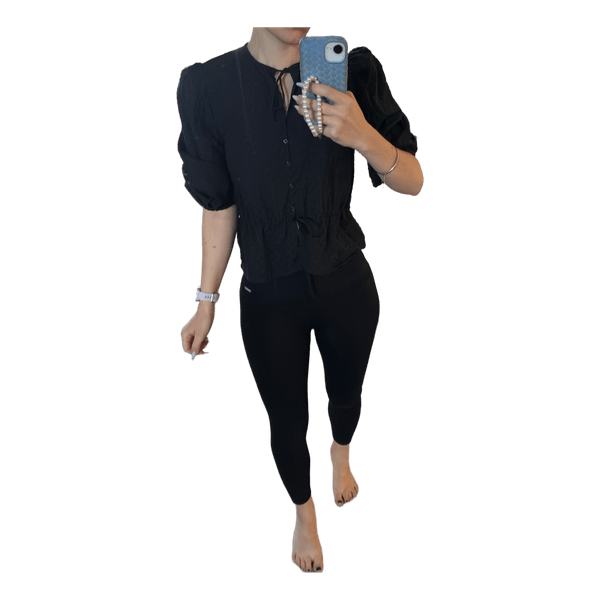 Musta H&M:n kuvioitu paita