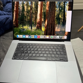 MacBook Pro 16 tuumaa
