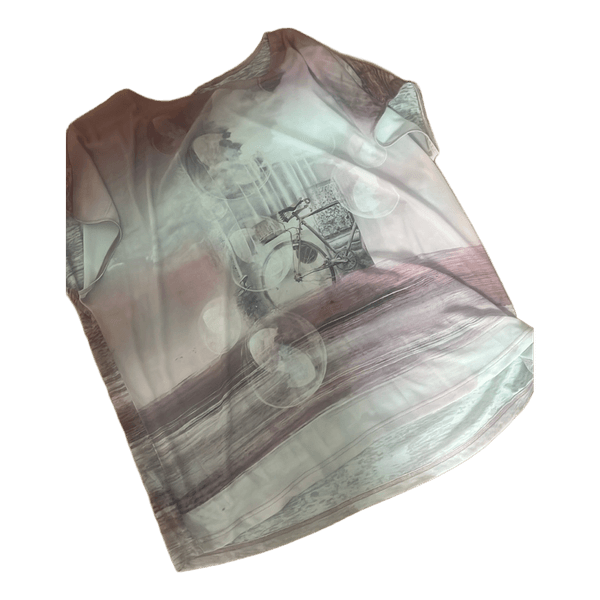 Pink graphic print t-shirt