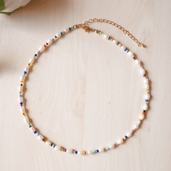 Colorful beaded pearl necklace