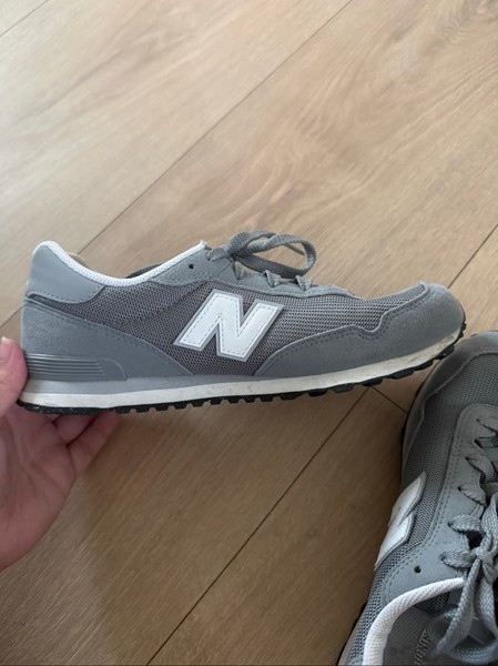 Grå New Balance sneakers