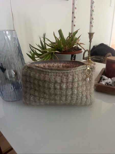 Hæklet clutch i beige