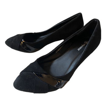 Mustat kitten heels