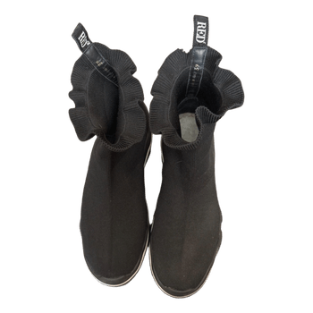 mustad kootud saapad