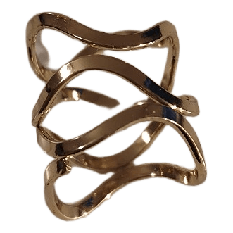 Gold wavy statement ring