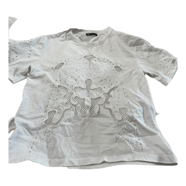 Hvid Zara t-shirt med broderi