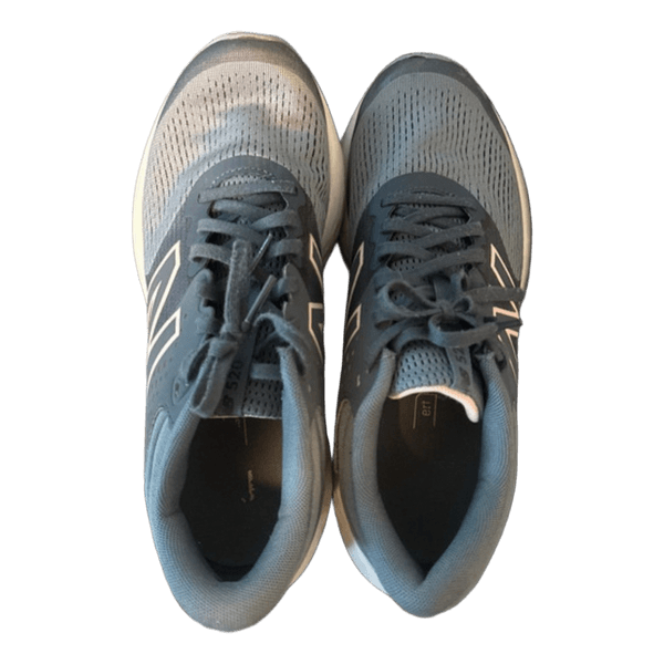 Grå New Balance sneakers
