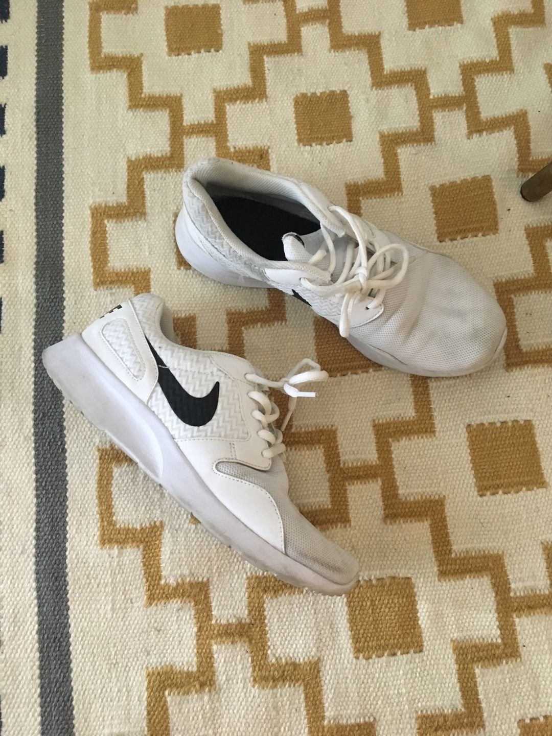 Nike sports shoes