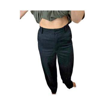 Mustat suorat housut