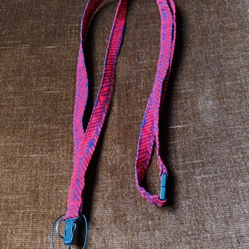 Punainen avain kaulanauha 140 cm
