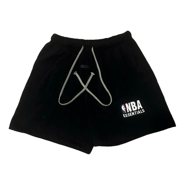 Mustat Essentials shortsit