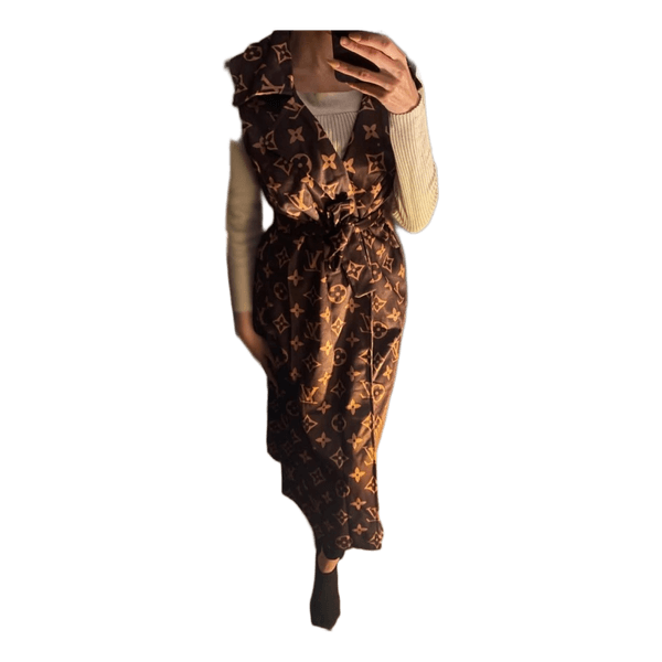 Brun vest med logoprint