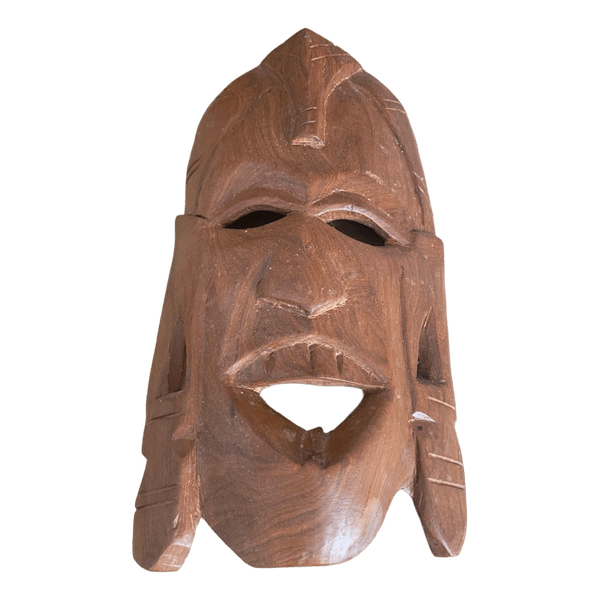 Brun udskåret træmaske