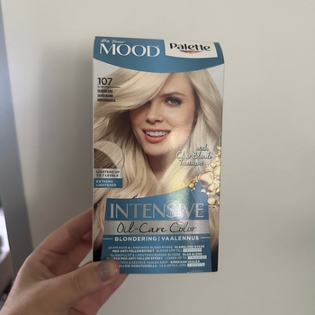 Silverblond hiusväri vaalennukseen