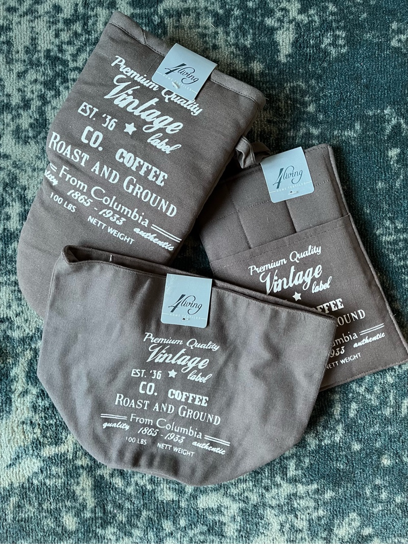 ruskea vintage keittiötekstiilisetti