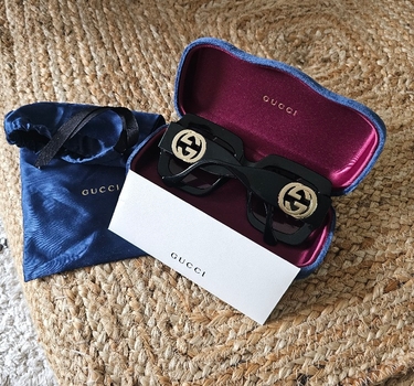 Gucci gg1022s mustat aurinkolasit