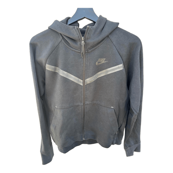 Musta cropattu nike tech.