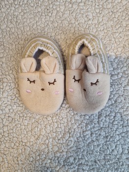 Beige baby slippers