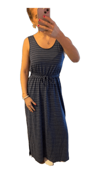 Sininen raidallinen maksimekko