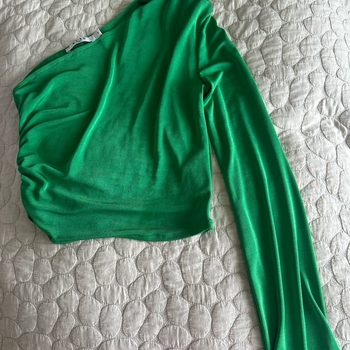 Vihreä one shoulder paita