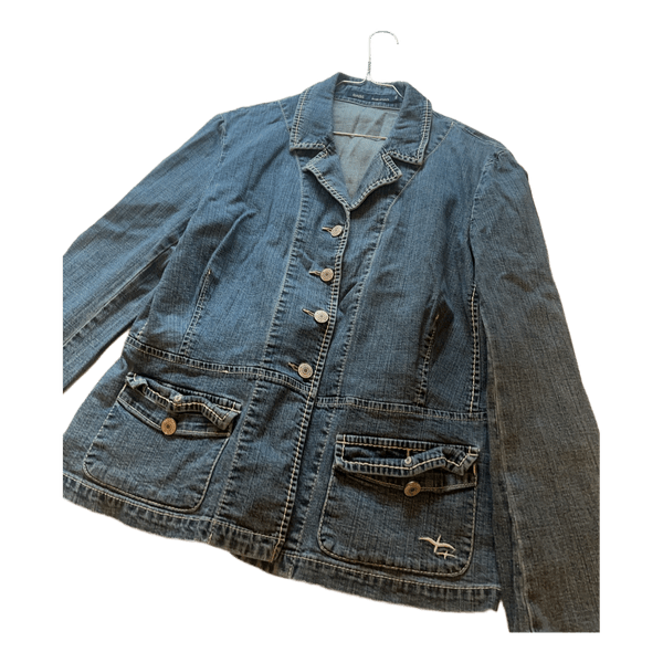 Blå denimjakke med lommer