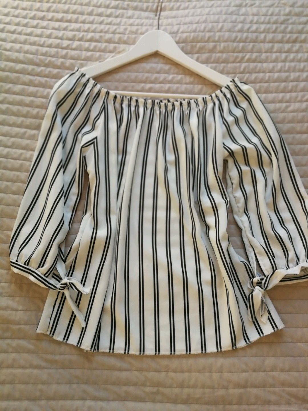 Offshoulder blouse
