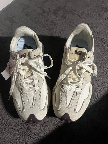 New Balance 327 sneakers