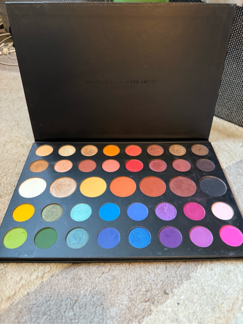 Morphe x James Charles luomiväripaletti