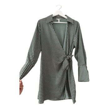 Green geometric print dress