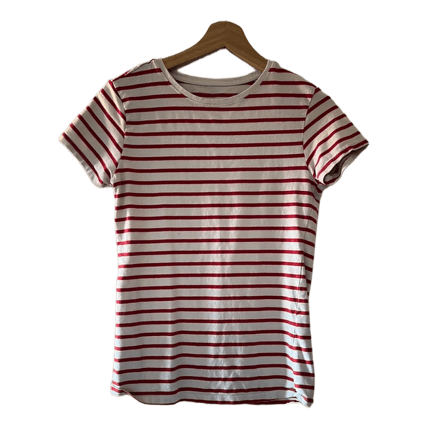 Rød og hvidstribet t-shirt