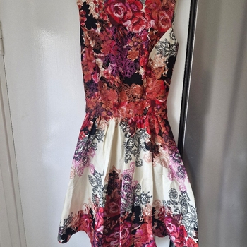 Lady Vintage juhlamekko 