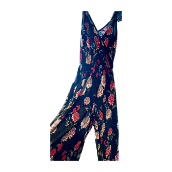 Kukkakuvioinen musta jumpsuit 