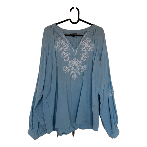 Blå broderet bluse